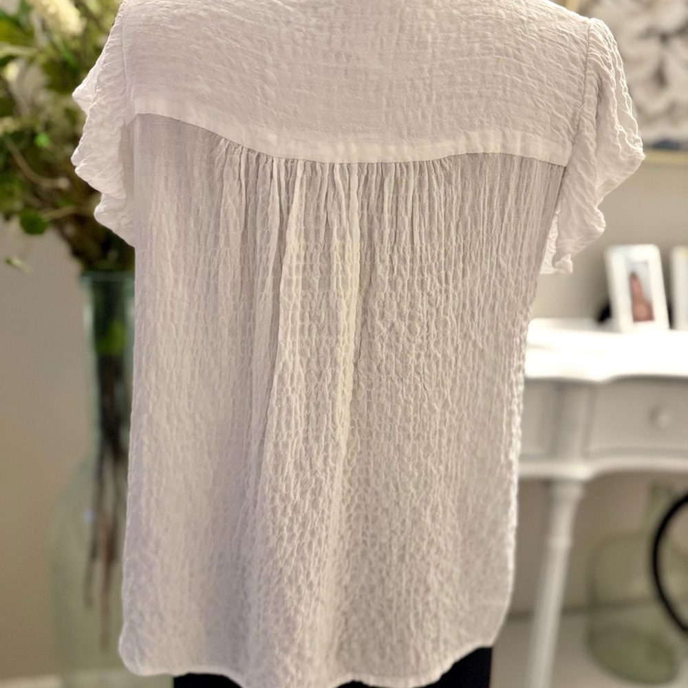 Elegant Cream Button-Down Shirt for Women - Picture 3 of 4